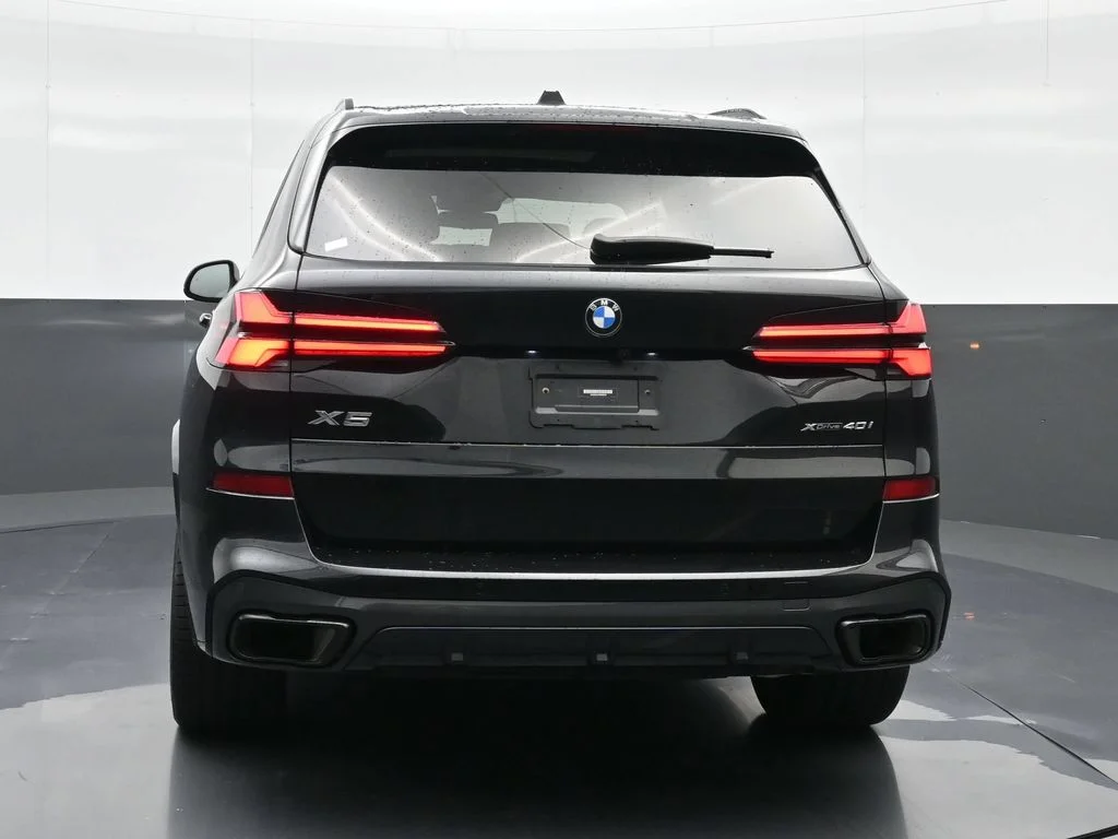 Used 2024 Black BMW xDrive40i image 15