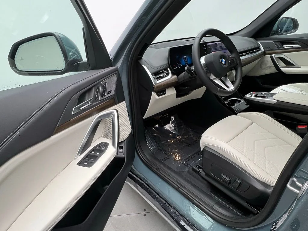 Used 2026 Cape York Green Metallic BMW xDrive28i image 6