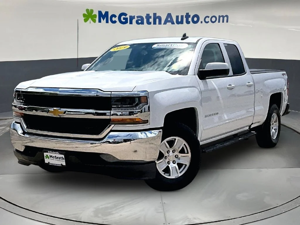 Used 2019 White Chevrolet LT image 3
