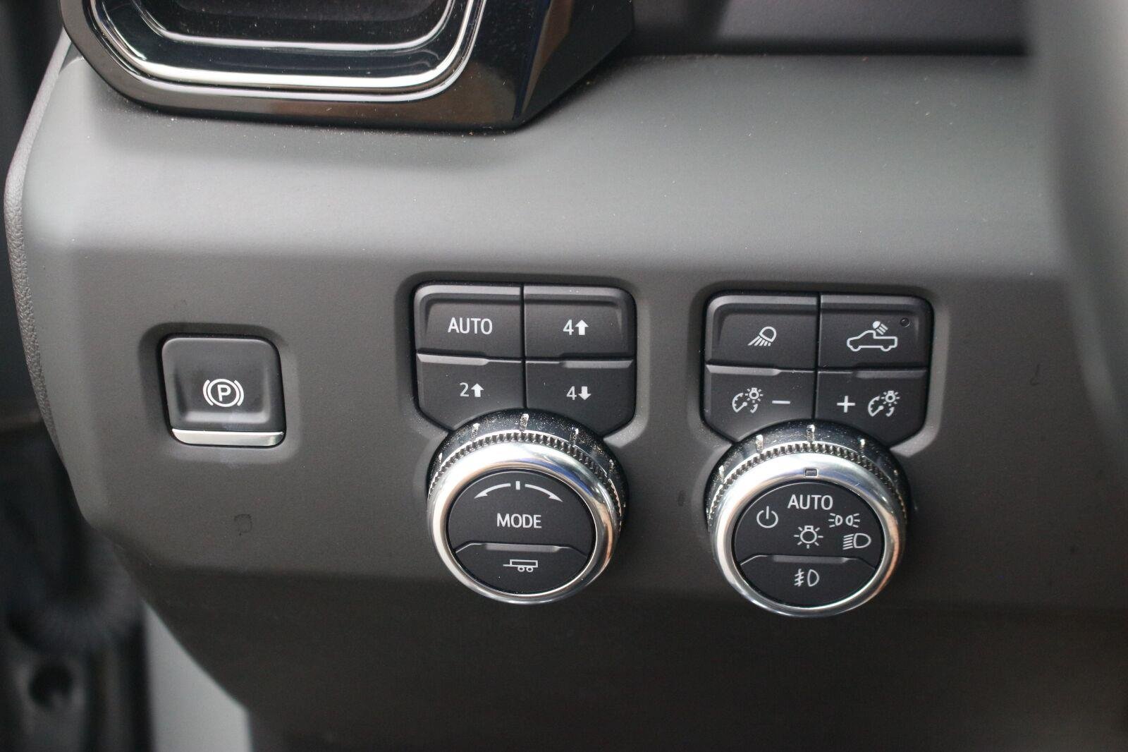 Used 2025 Sterling Metallic GMC AT4 image 32
