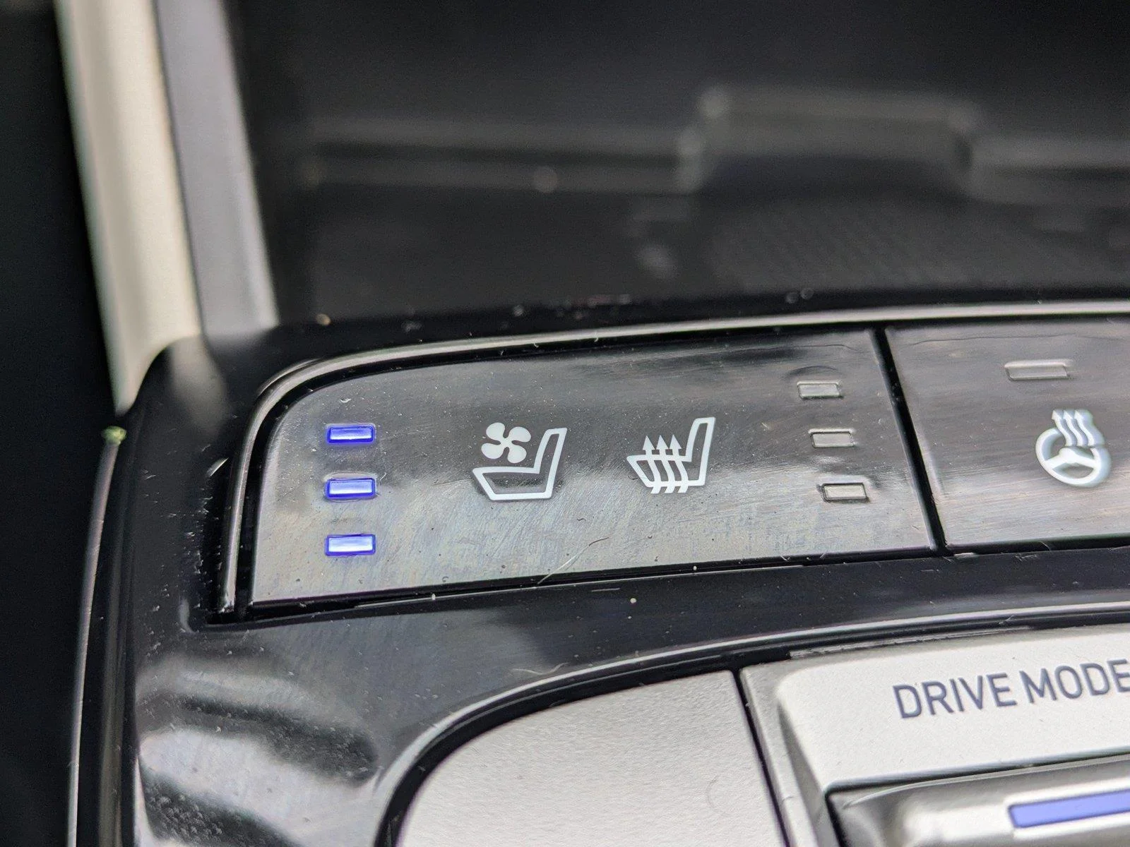 Used 2022 Intense Blue Hyundai Limited image 24