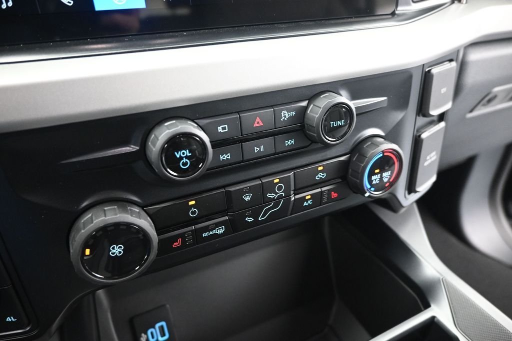 New 2026 Agate Black Metallic Ford XLT image 16