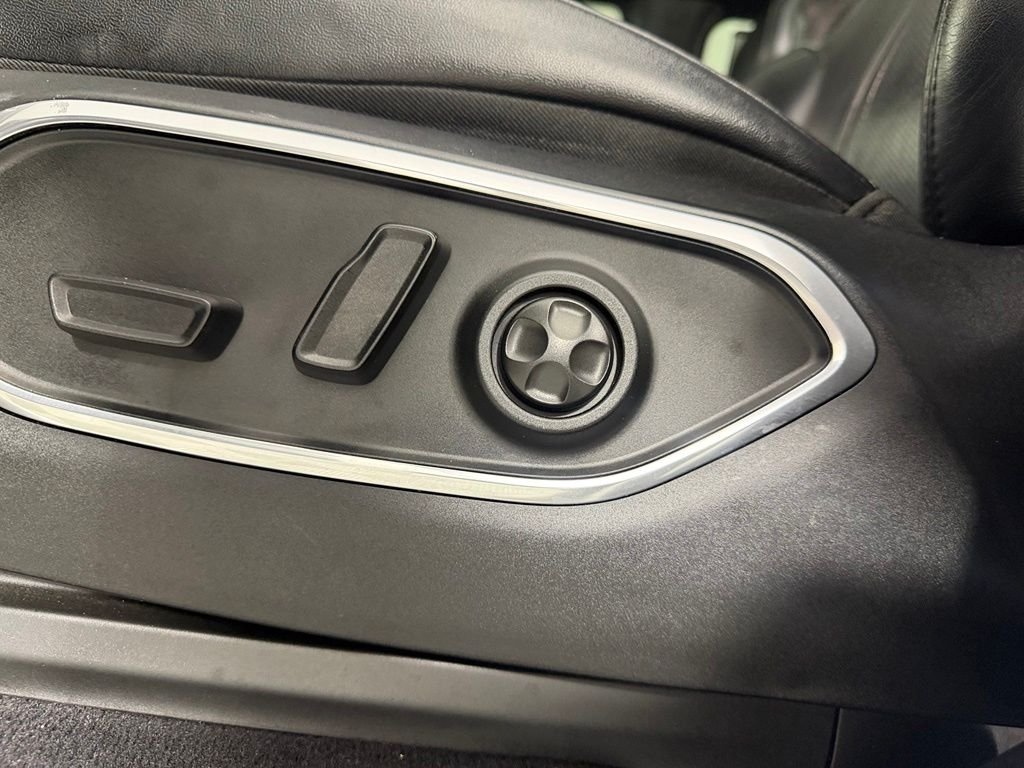 Certified Used 2023 White Wagoneer Base image 24