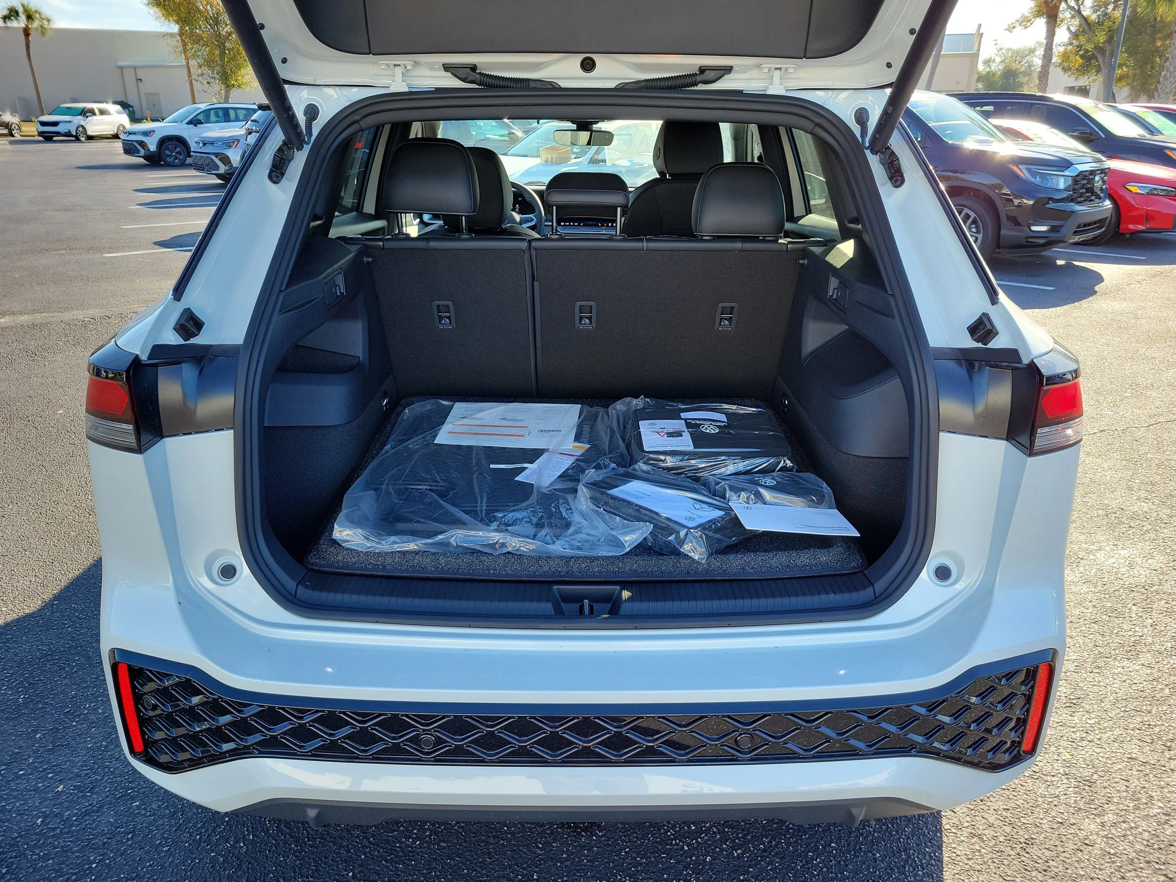 2026 Volkswagen Tiguan SE R-LINE BLACK - Photo 13