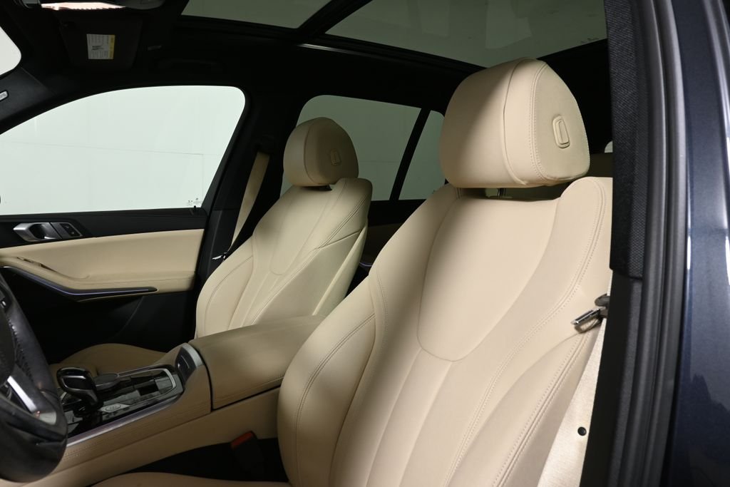 Used 2019 Gray BMW xDrive40i image 5
