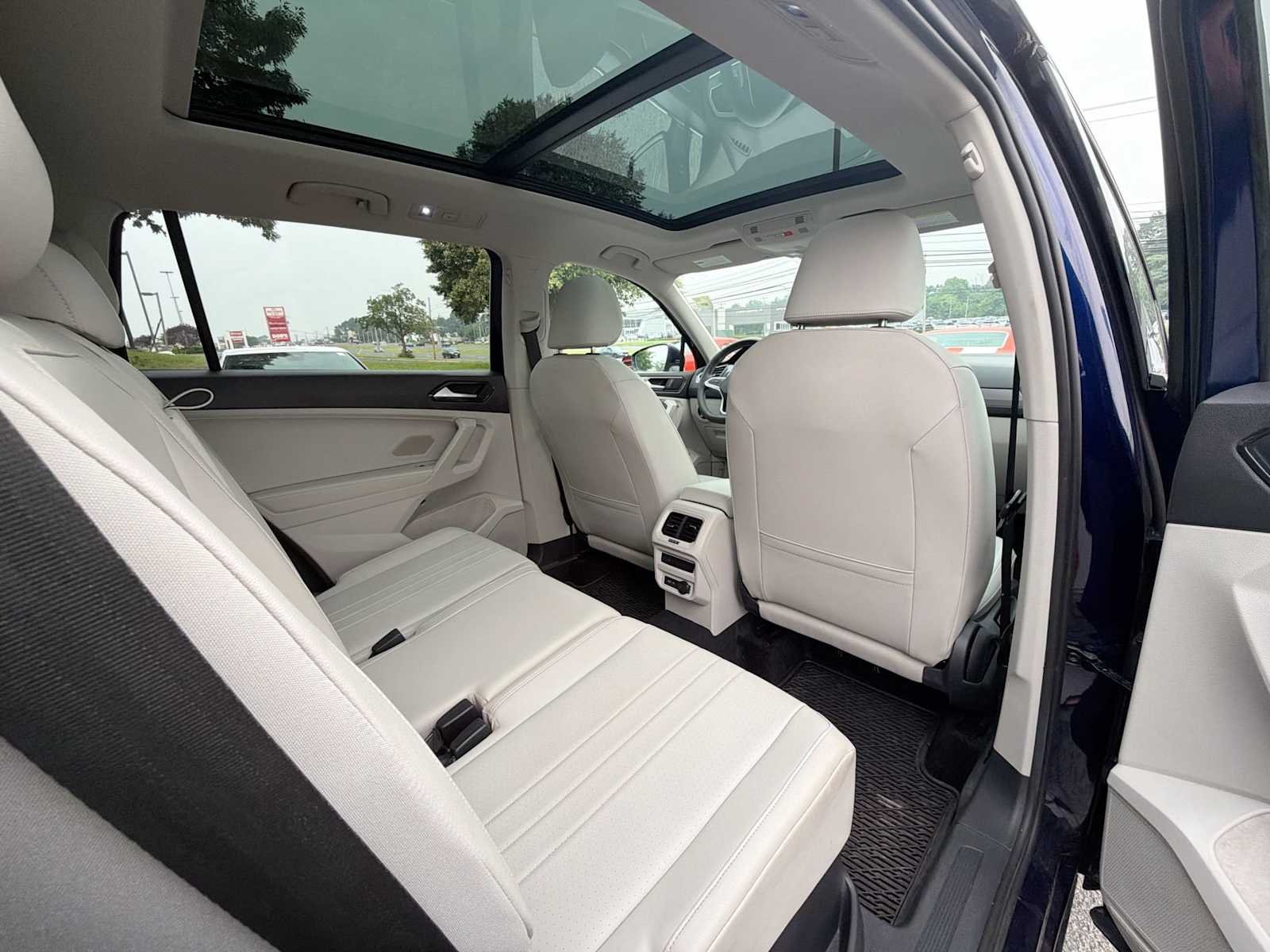 Used 2022 Atlantic Blue Metallic Volkswagen SE image 14