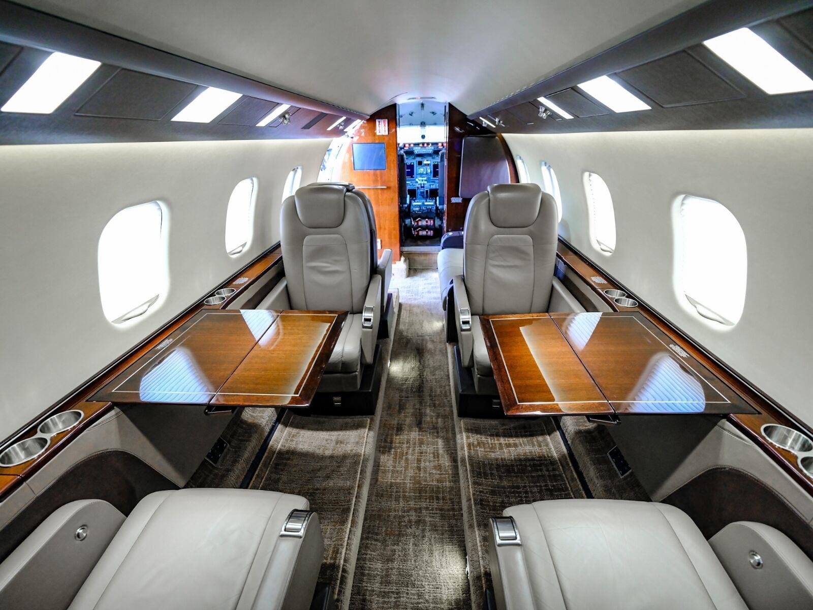 Used 2011 White LEARJET XR image 14