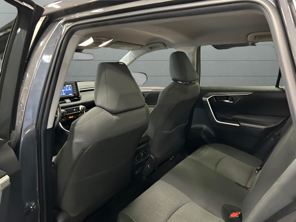 2022 Toyota RAV4 XLE - Photo 20