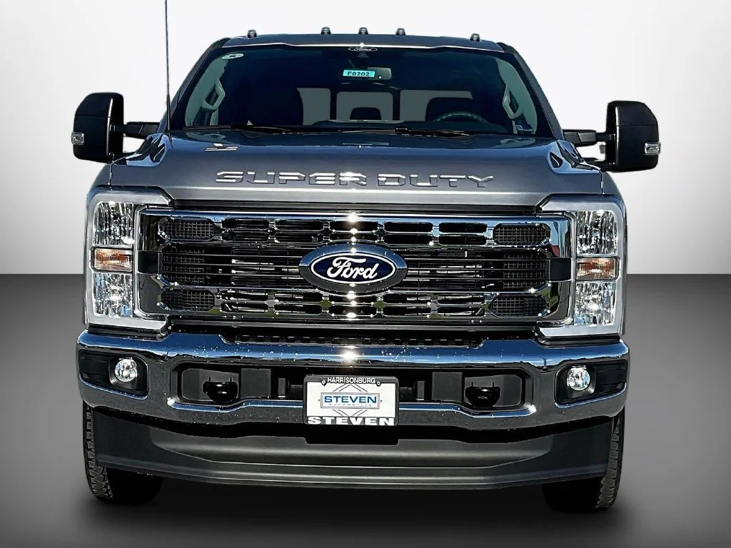 New 2027 Iconic Silver Metallic Ford F-250® XLT image 15
