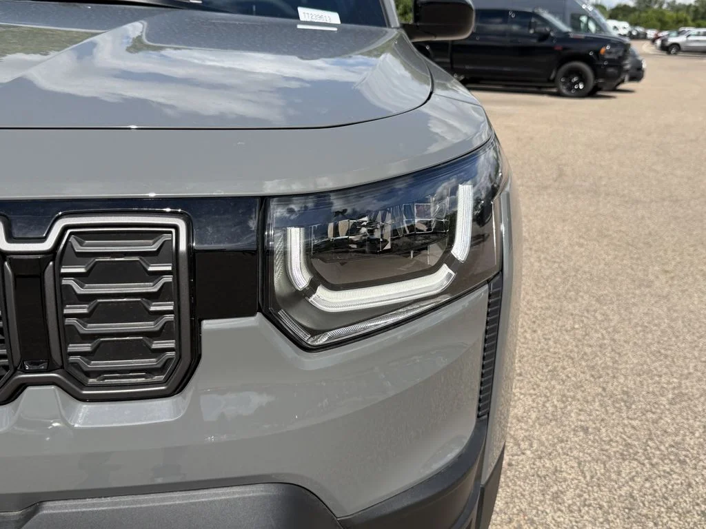 New 2026 Sting-Gray Clear-Coat Exterior Paint Jeep Laredo image 3