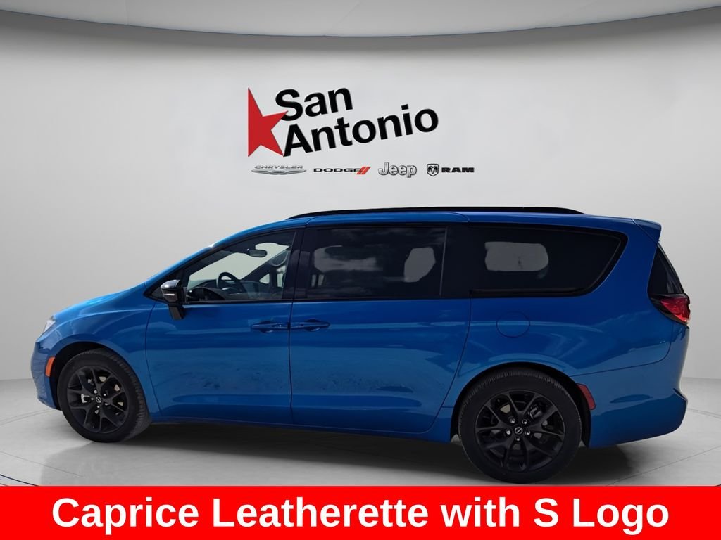 New 2026 Hydro Blue Pearl-Coat Exterior Paint Chrysler Select image 9