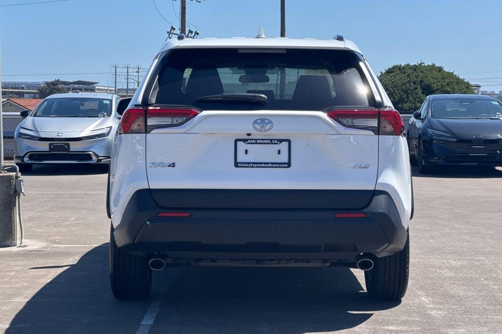 Used 2025 White Toyota XLE image 5