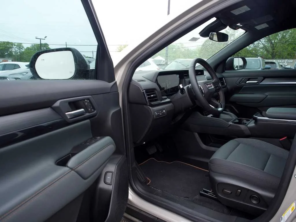 2026 GMC Terrain AT4 - Photo 9