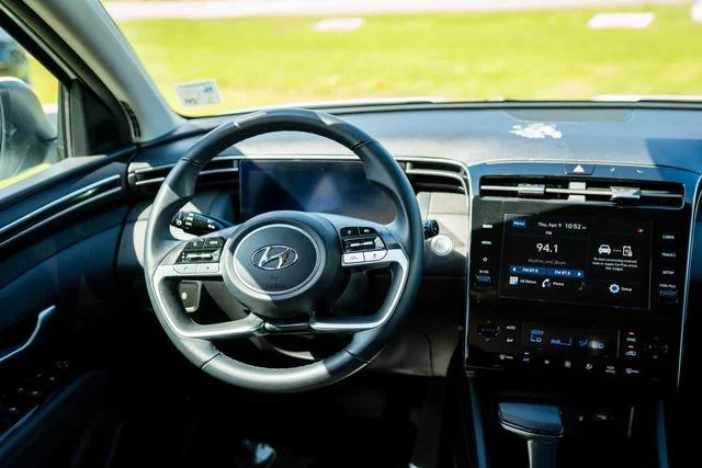 Used 2022 Quartz White Hyundai SEL image 6