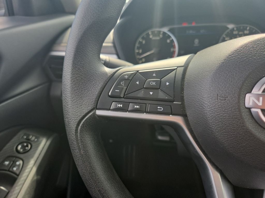 Used 2025 White Nissan 2.5 SV image 23
