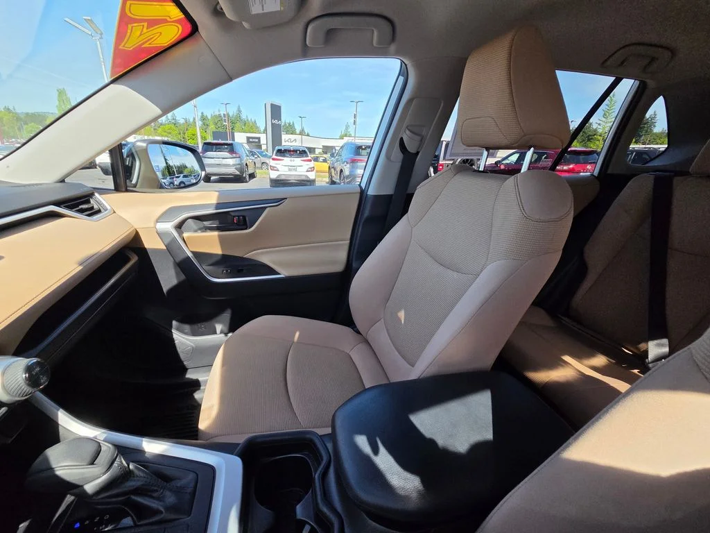 Used 2021 White Toyota LE image 29