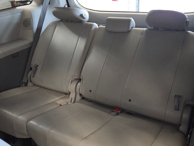 Used 2013 Silver Toyota XLE image 14