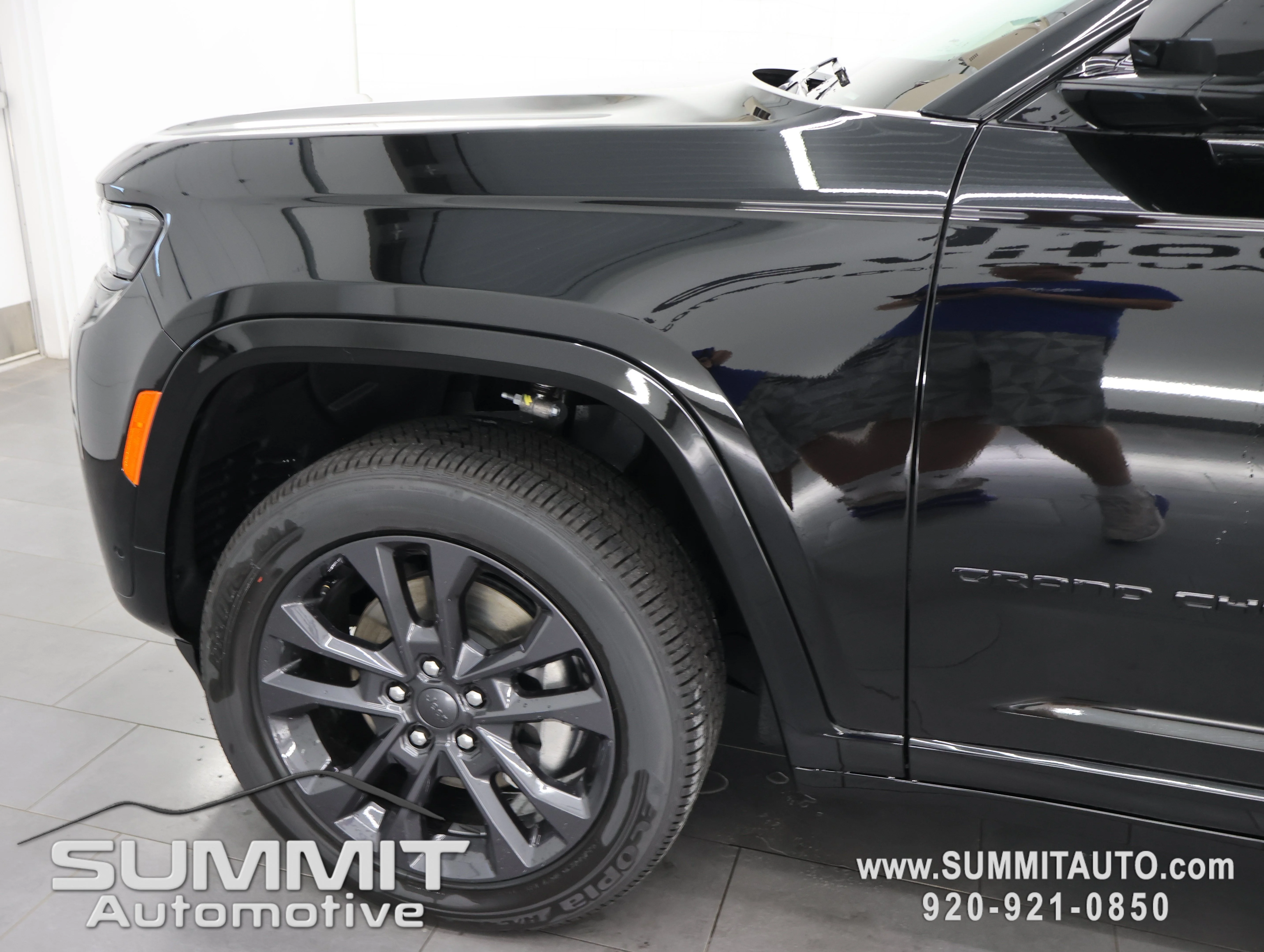 New 2026 Diamond Black Crystal Pearl-Coat Exterior Paint Jeep Limited Reserve image 40