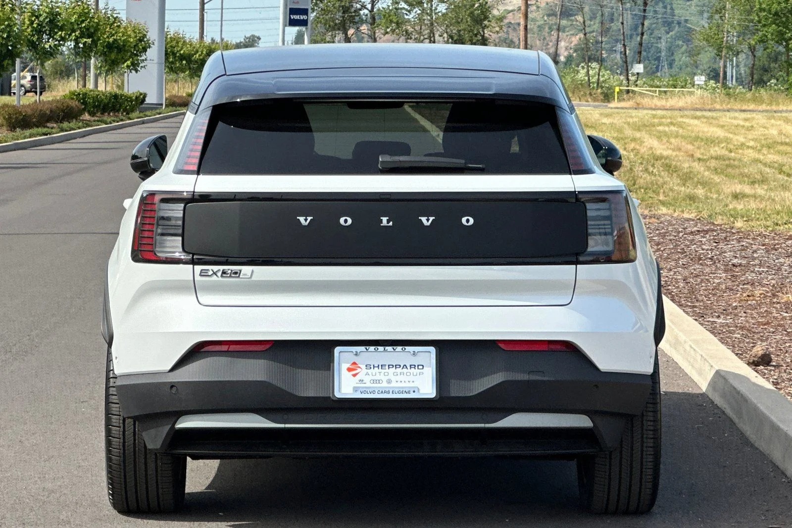 New 2026 Crystal White Volvo Ultra image 4