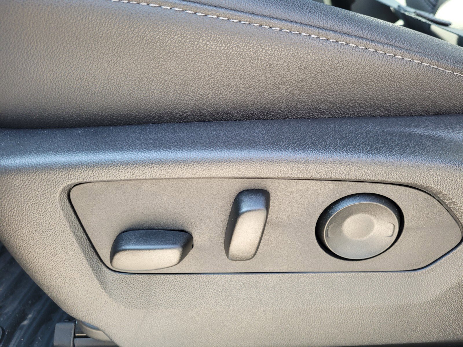 2025 Chevrolet Silverado 2500 HD LTZ - Photo 28