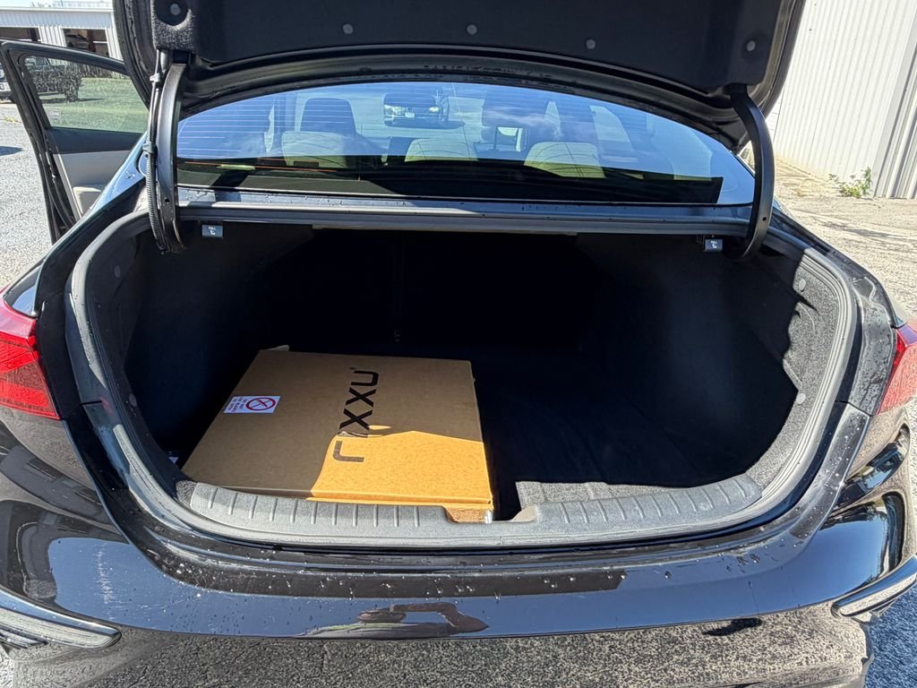 Used 2021 Black Kia LXS image 22