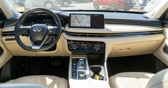 Used 2023 Red INFINITI Sensory image 18