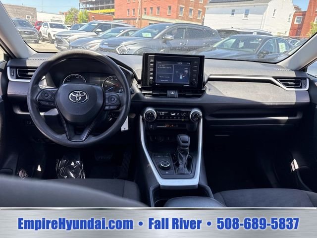 2020 Toyota RAV4 LE - Photo 15