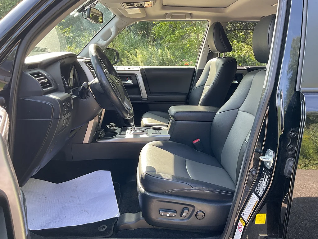 Used 2019 Midnight Black Metallic Toyota SR5 Premium image 8
