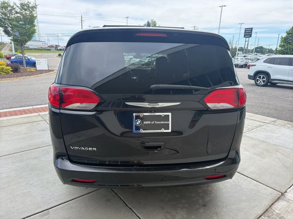Used 2021 Black Chrysler LXI image 5