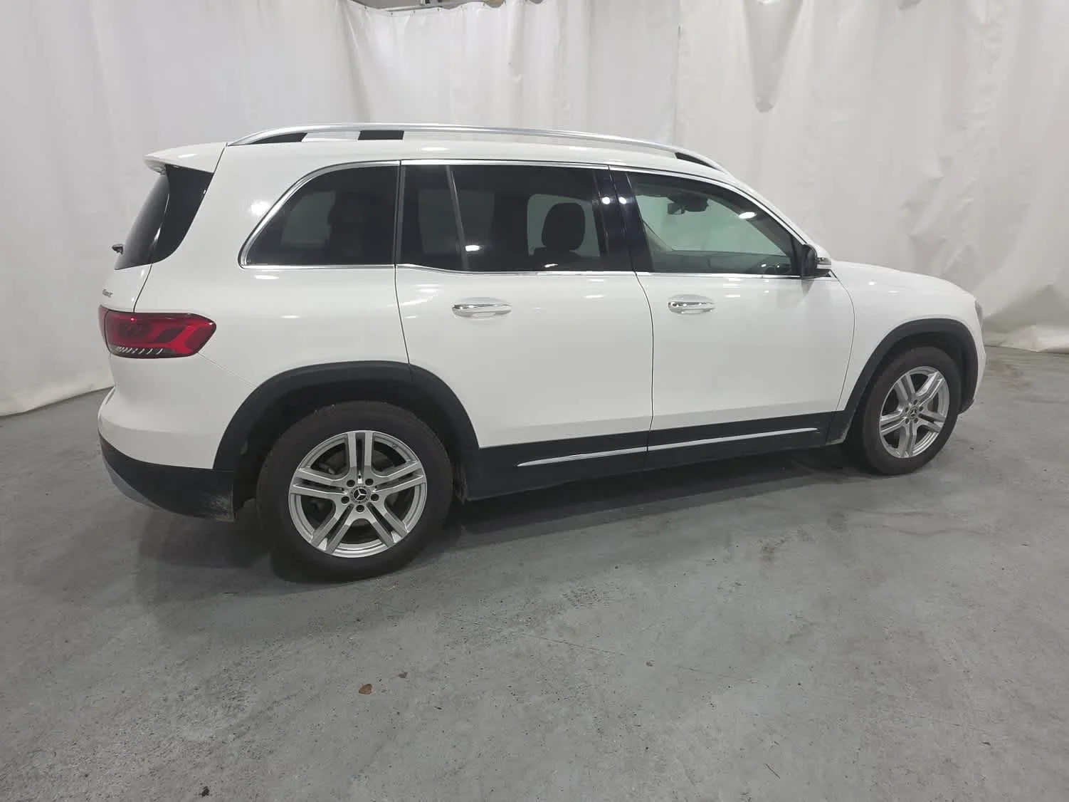 Used 2022 White Mercedes-Benz 4MATIC® image 7