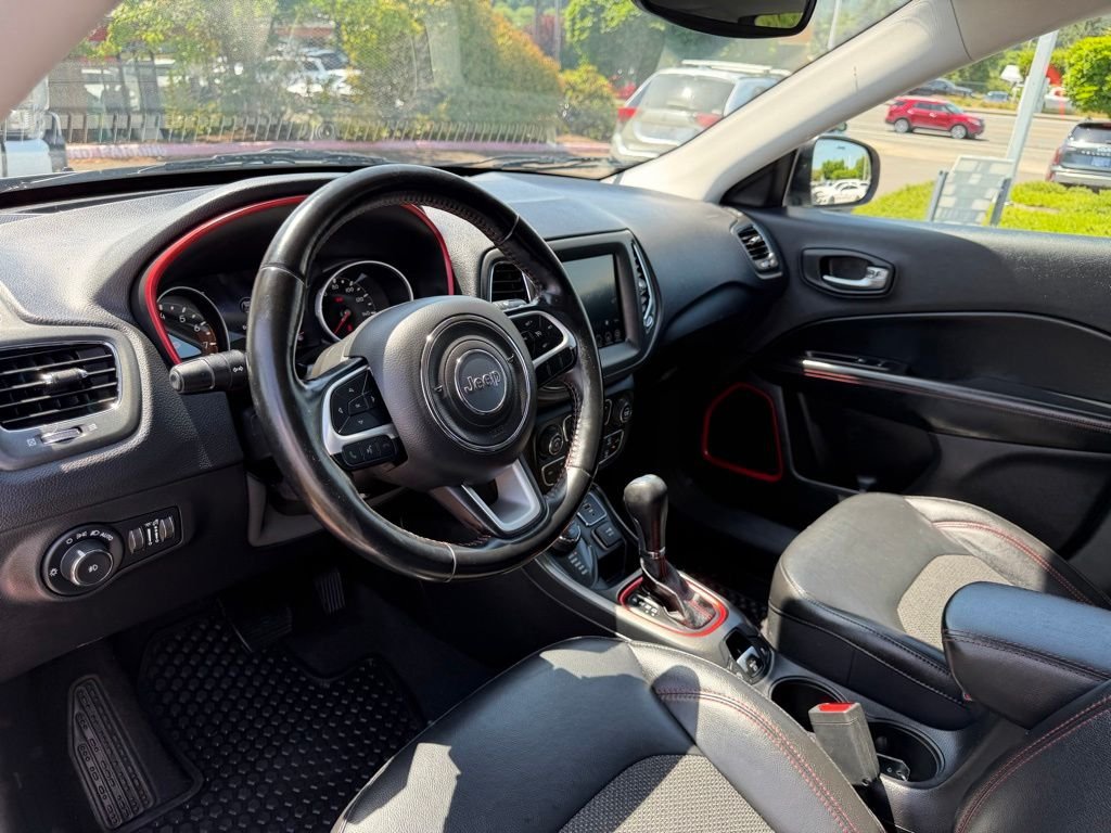 Used 2020 Silver Jeep Trailhawk image 15