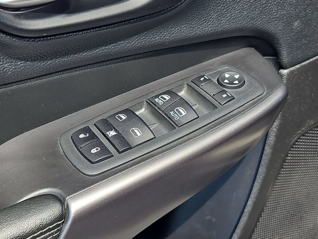Used 2020 Light Brownstone Pearlcoat Jeep Latitude Plus image 11