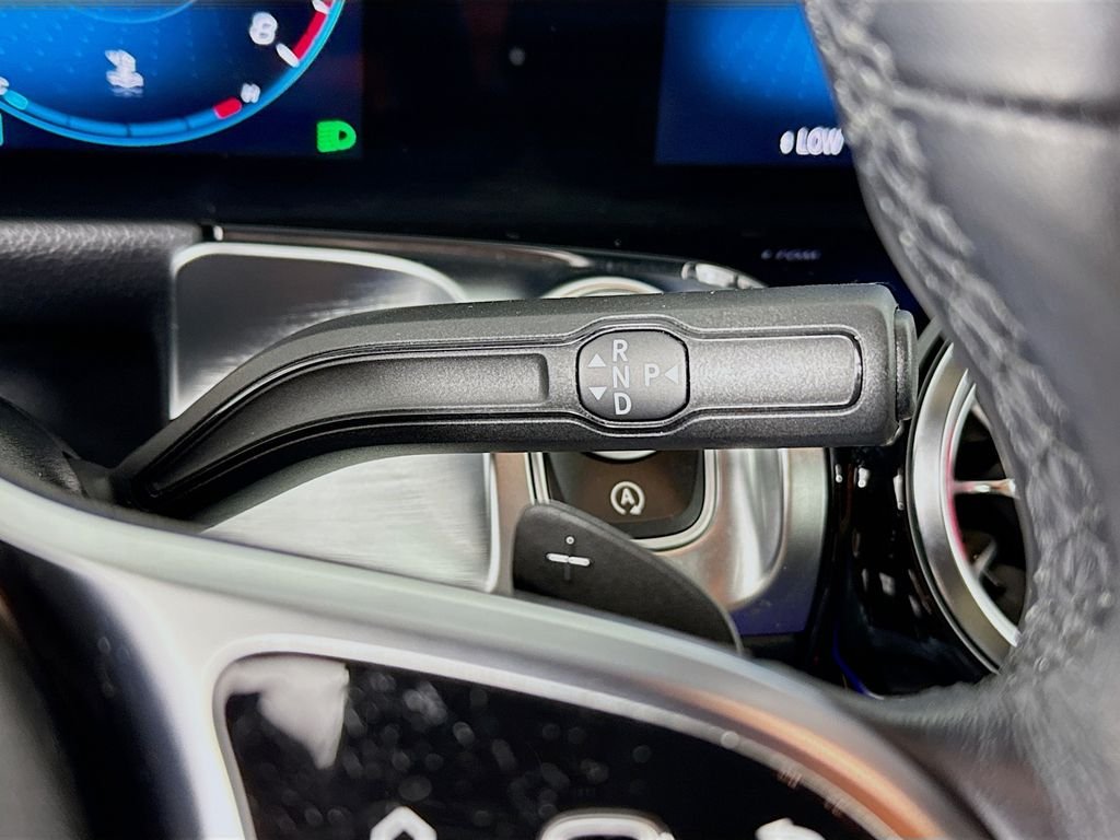 Used 2023 Silver Mercedes-Benz GLB 250 image 16