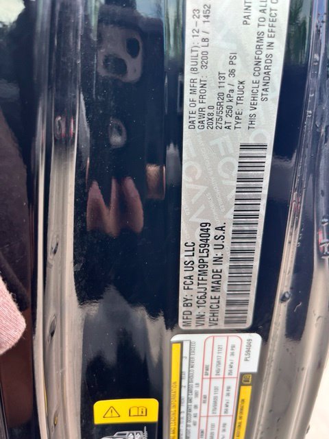 Used 2023 Black Jeep Overland image 13