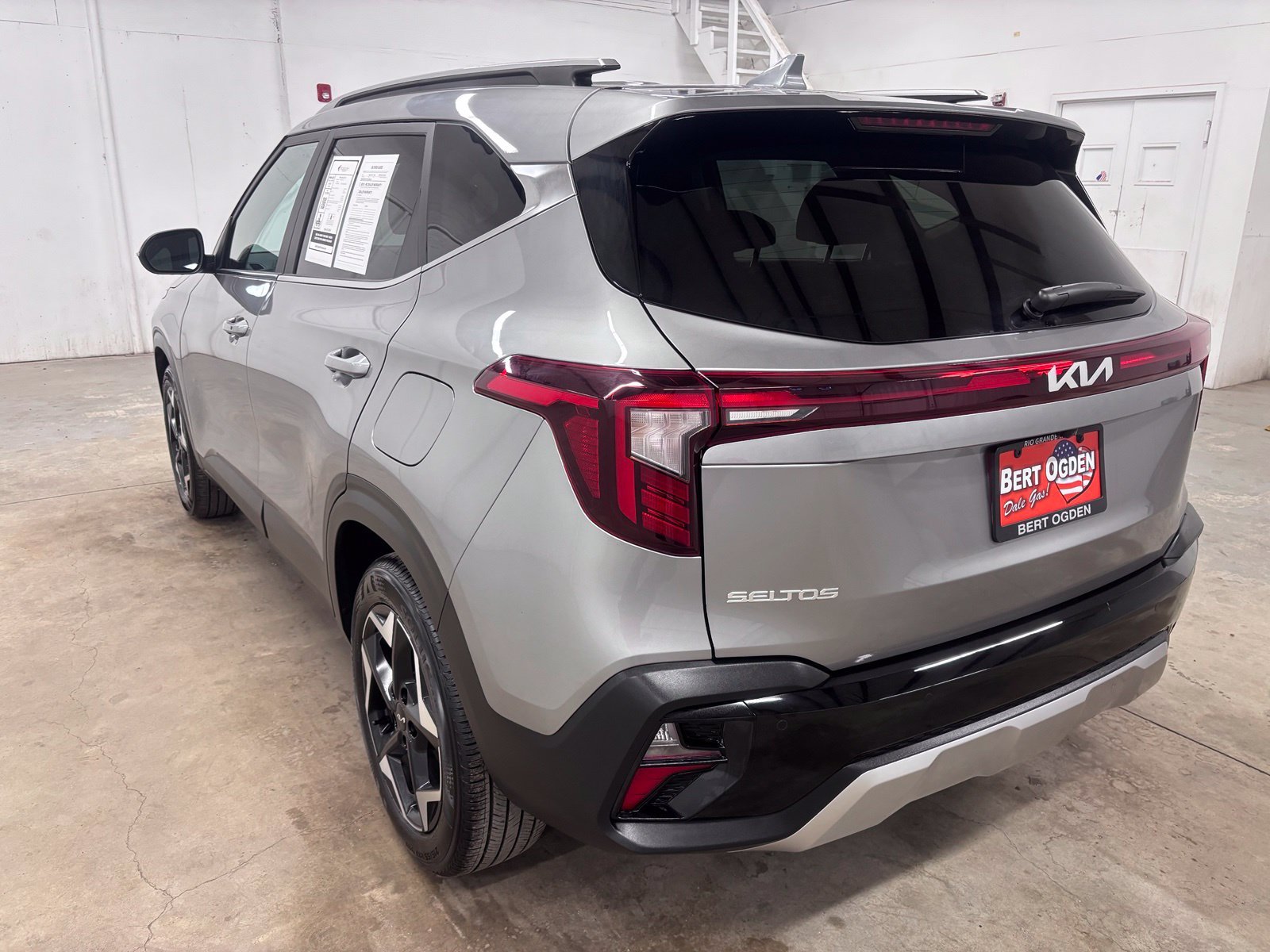Used 2026 Gray Kia EX image 4