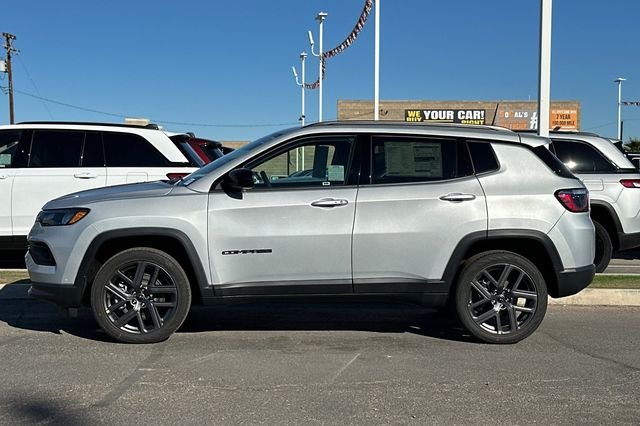 New 2026 Silver Zynith Metallic Clearcoat Jeep Latitude image 10