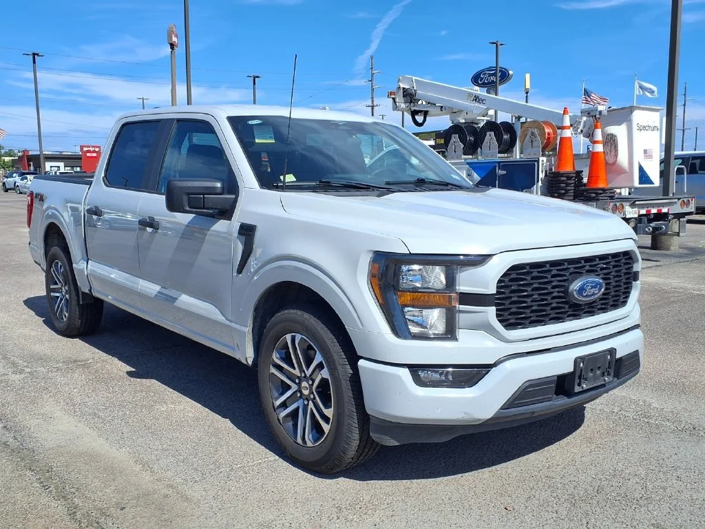 Used 2023 White Ford XL image 3