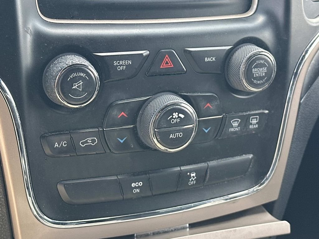 Used 2015 White/off-white Jeep Laredo image 22
