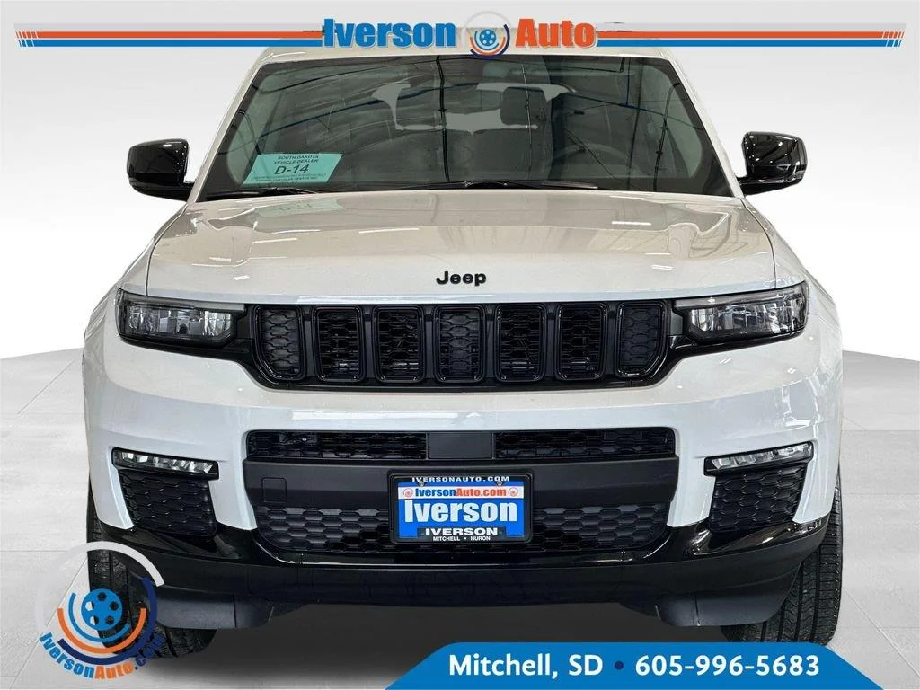 Used 2023 Bright White Clearcoat Jeep Limited image 3