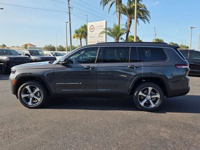 New 2026 Baltic Gray Metallic Clear-Coat Exterior Paint Jeep Limited image 5