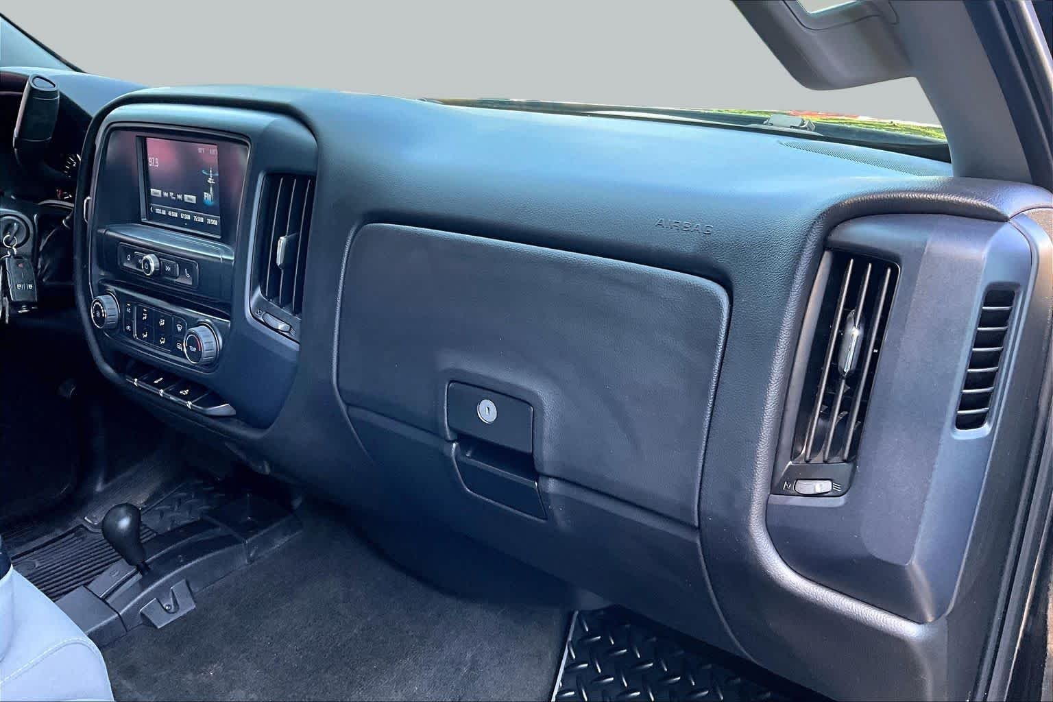 Used 2018 Onyx Black GMC  image 17