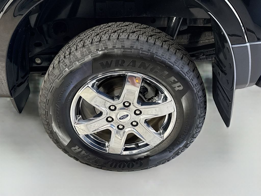 Used 2024  Ford LARIAT image 32