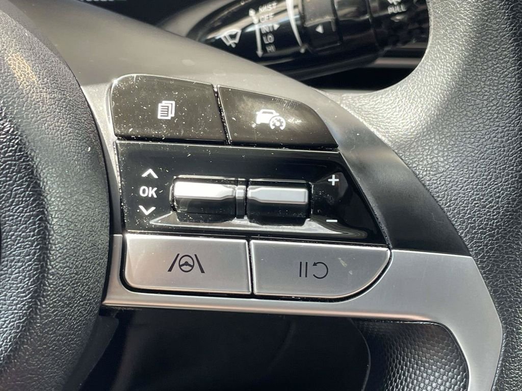 Used 2024 White Hyundai SEL image 22