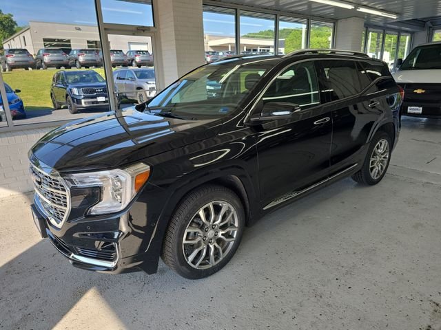 Used 2023 White GMC Denali image 2