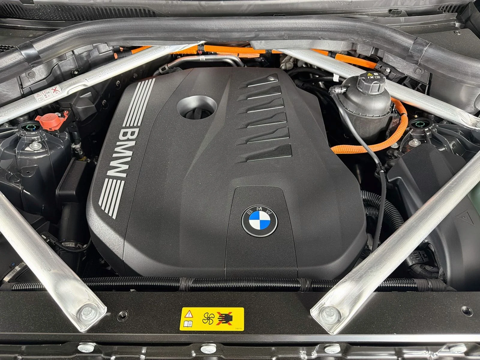 New 2026 Dravit Grey Metallic BMW xDrive50e image 32