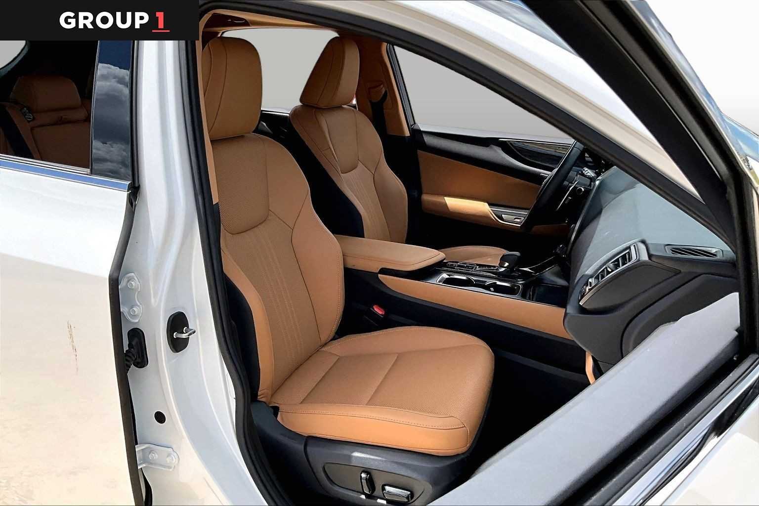 Used 2025 Eminent White Pearl Lexus Premium image 8