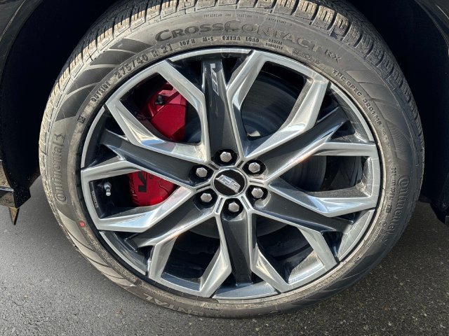 2026 Cadillac OPTIQ V-Series - Photo 9