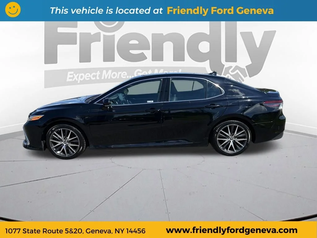 Used 2022 Midnight Black Metallic Toyota XLE image 3