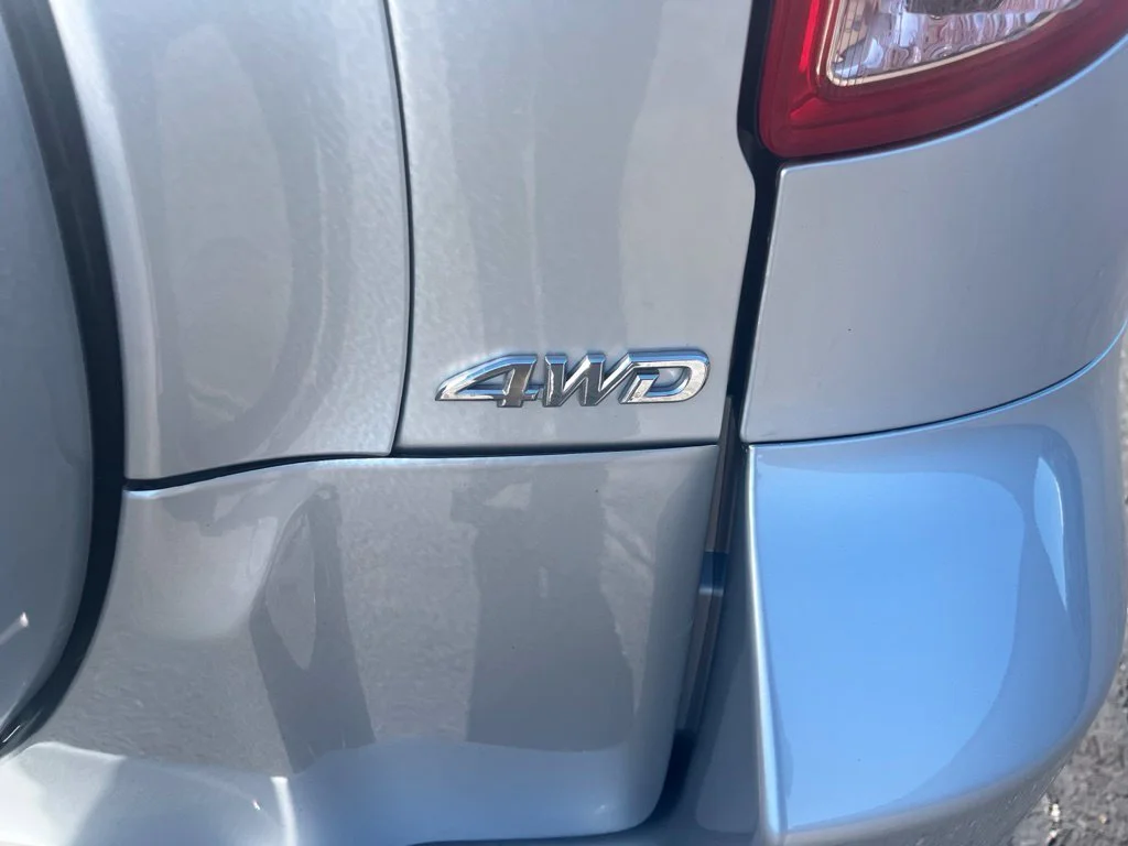 Used 2008 Classic Silver Metallic Toyota Limited image 9