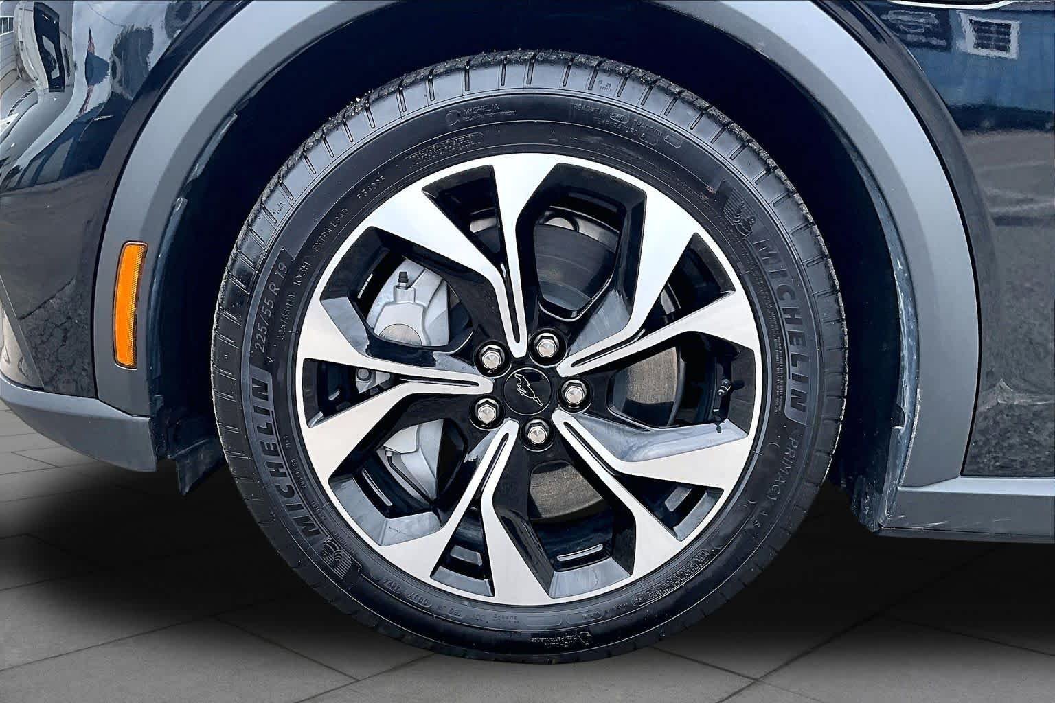 Used 2025 Shadow Black Ford Select image 12